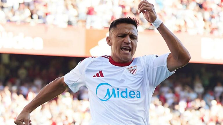 سانشيز يوضح سبب تراجعه عن عدم الاحتفال أمام برشلونة