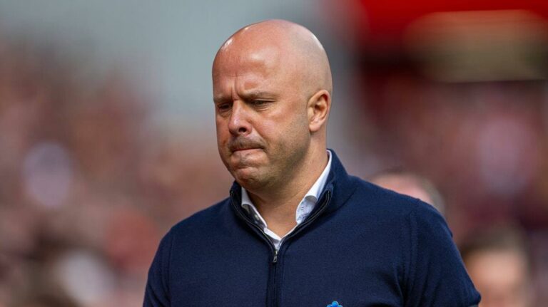 المصائب تتوالى.. إصابة لاعب ليفربول وغيابه عن منتخب بلاده في التوقف الدولي المصائب تتوالى.. إصابة لاعب ليفربول وغيابه عن منتخب بلاده في التوقف الدولي