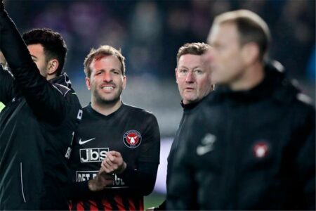 فان دير فارت يتغزل عبر بطولات في ياس سوروب مدرب الأهلي الجديد: ينجح في أي بيئة فان دير فارت يتغزل عبر بطولات في ياس سوروب مدرب الأهلي الجديد: ينجح في أي بيئة