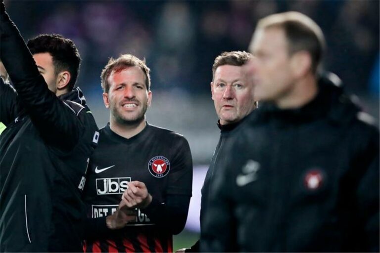 فان دير فارت يتغزل عبر بطولات في ياس سوروب مدرب الأهلي الجديد: ينجح في أي بيئة