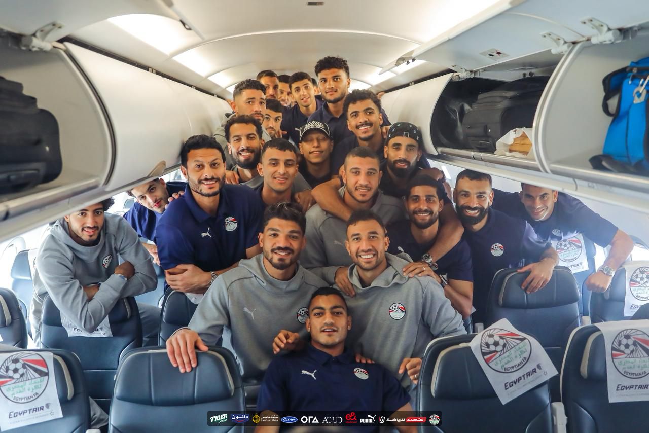 "انجزنا المهمة"..اتحاد الكرة ينشر صورة للاعبي المنتخب داخل الطائرة بعد التأهل للمونديال