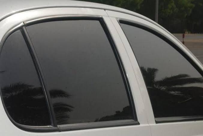 تعرف على عقوبات تركيب الفاميه والستائر على زجاج السيارات في مصر