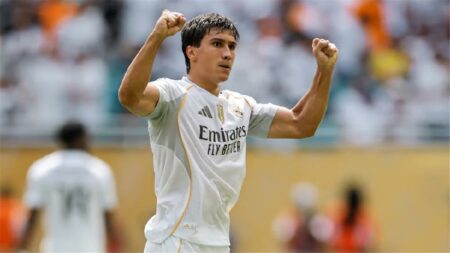 جونزالو جارسيا: لست نادمًا على البقاء في ريال مدريد.. وأتعلم من لاعب الفريق