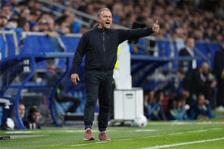 فليك يدق ناقوس الخطر في برشلونة بعد الهزيمة أمام إشبيلية وباريس سان جيرمان فليك يدق ناقوس الخطر في برشلونة بعد الهزيمة أمام إشبيلية وباريس سان جيرمان