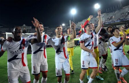 مهما كلف الأمر.. باريس سان جيرمان يستهدف التعاقد مع لاعب برشلونة