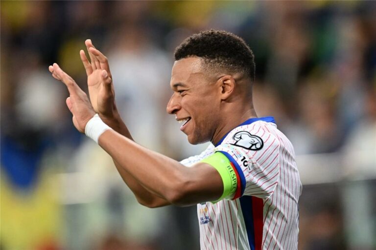 مبابي يوضح الفارق بين أنشيلوتي وألونسو.. ويؤكد: علاقتي تحسنت مع فينيسيوس مبابي يوضح الفارق بين أنشيلوتي وألونسو.. ويؤكد: علاقتي تحسنت مع فينيسيوس