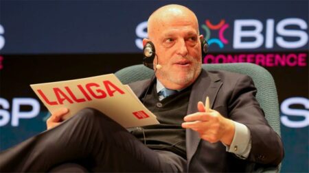 تيباس منتقدًا بيريز: يرفض الخسارة.. وريال مدريد لا يعجبه أي شيء تفعله الرابطة