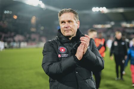 رئيس بوجون البولندي يوضح حقيقة مفاوضات الأهلي مع توماسبيرج