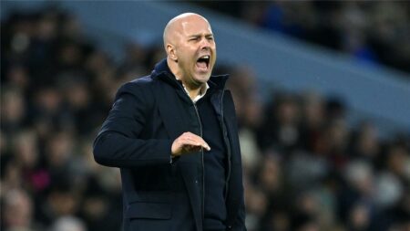 لاعب ليفربول يخضع لفحص طبي بعد إصابته مع منتخب بلاده