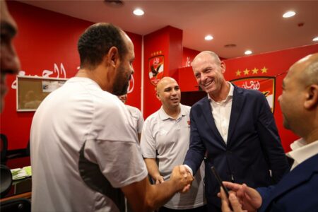 أحدهما رحل عن ناديه اليوم.. تقارير تكشف اثنين من مساعدي توروب في الأهلي