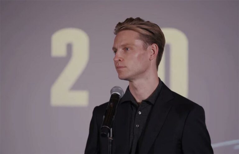 أول تعليق من دي يونج بعد تجديد عقده مع برشلونة