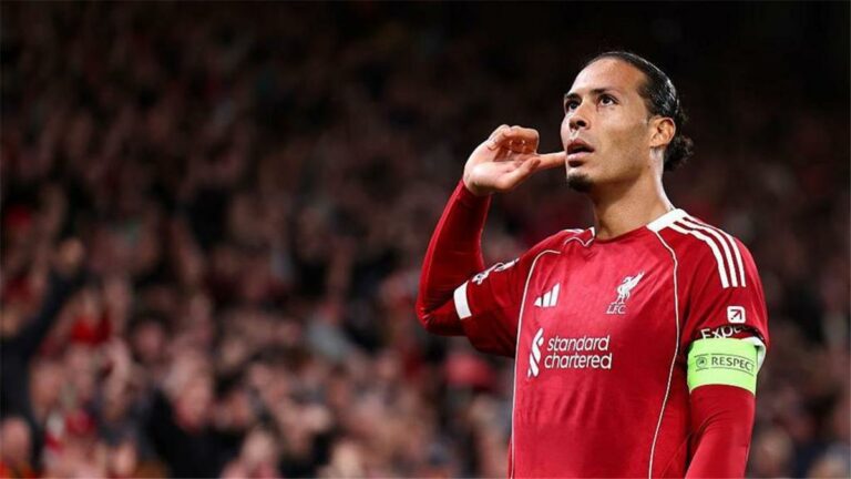 ويس براون يفضل أسطورة مانشستر يونايتد على فان دايك