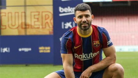 أجويرو: لاعب برشلونة يزيد فرص المنافسة على الألقاب