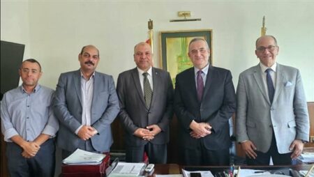 رئيس المستشفيات التعليمية يبحث تعزيز كفاءة الاستجابة لشكاوى المواطنين