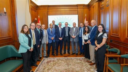 رجال أعمال إسكندرية وسفير أيرلندا يبحثان سبل تعزيز التعاون