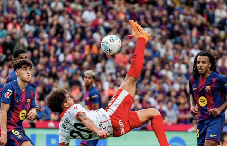 فيديو | مقصية رائعة.. فيتسل يسجل هدف تعادل جيرونا أمام برشلونة