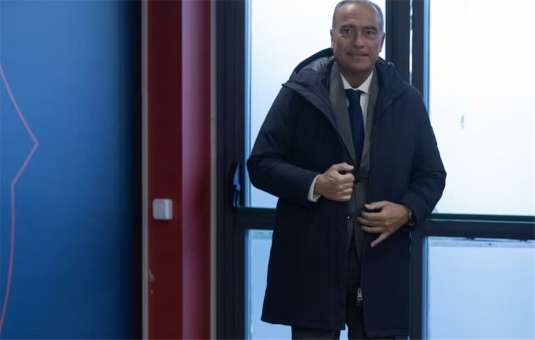 نائب رئيس برشلونة عن طرد فليك: يشير إلى البوتيفارا