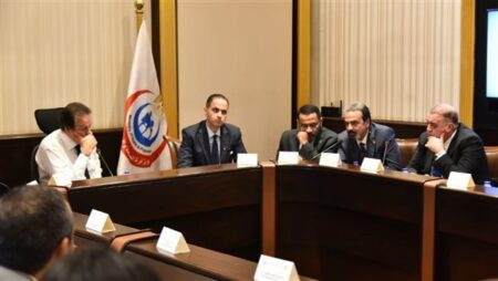 وزير الصحة يبحث تفعيل المرحلة الثانية من الهيكل الوظيفي للوزارة وزير الصحة يبحث تفعيل المرحلة الثانية من الهيكل الوظيفي للوزارة