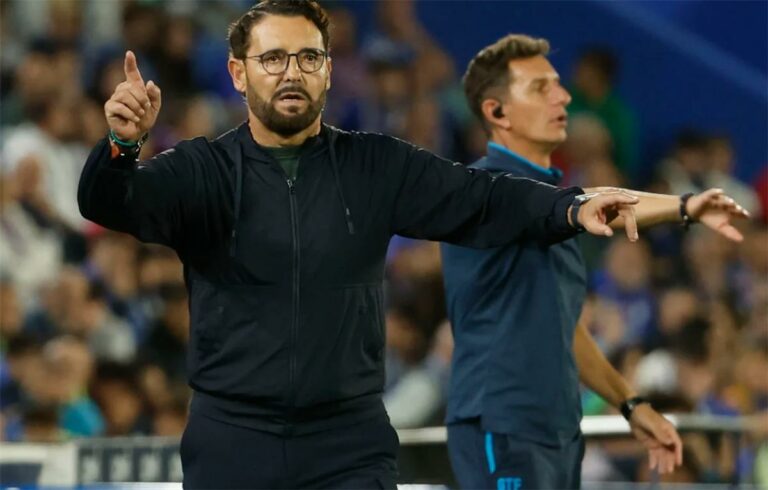 مدرب خيتافي ينفجر بعد الخسارة أمام ريال مدريد: طرد ظالم وفينيسيوس استفزني مدرب خيتافي ينفجر بعد الخسارة أمام ريال مدريد: طرد ظالم وفينيسيوس استفزني