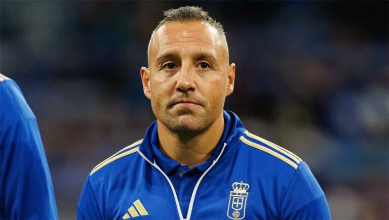 كازورلا يوجه نصيحة إلى نجم برشلونة ويختار أفضل لاعب خط وسط في العالم