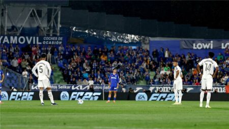 لقطة احتجاجية مثيرة للجدل في بداية مباراة ريال مدريد وخيتافي ضد رابطة الليجا