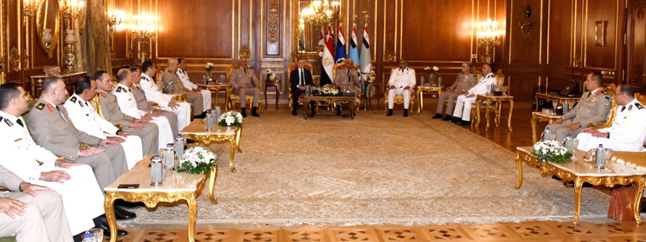وزير الدفاع يستقبل وزير الداخلية ووفدًا من قيادات الشرطة لتقديم التهنئة بمناسبة الاحتفال بالذكرى الثانية والخمسين لانتصارات أكتوبر المجيدة.. شاهد