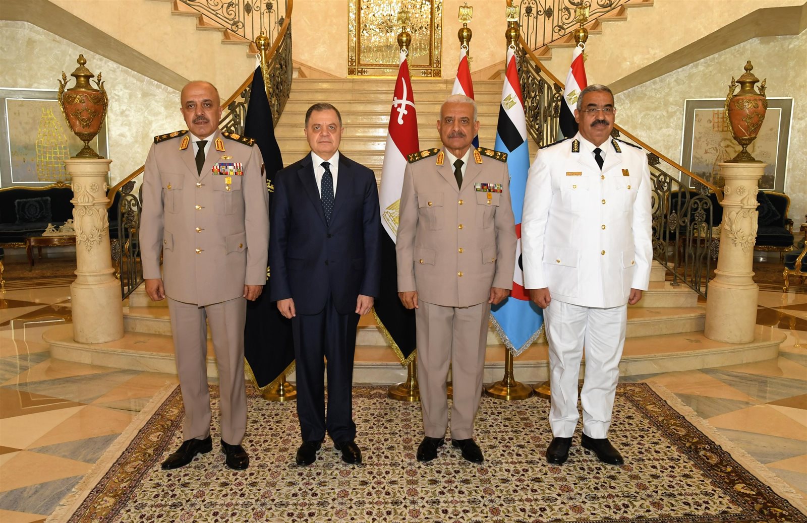 وزير الدفاع يستقبل وزير الداخلية ووفدًا من قيادات الشرطة لتقديم التهنئة بمناسبة الاحتفال بالذكرى الثانية والخمسين لانتصارات أكتوبر المجيدة.. شاهد