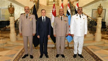 وزير الدفاع يستقبل وزير الداخلية ووفدًا من قيادات الشرطة لتقديم التهنئة بمناسبة الاحتفال بالذكرى الثانية والخمسين لانتصارات أكتوبر المجيدة.. شاهد وزير الدفاع يستقبل وزير الداخلية ووفدًا من قيادات الشرطة لتقديم التهنئة بمناسبة الاحتفال بالذكرى الثانية والخمسين لانتصارات أكتوبر المجيدة.. شاهد