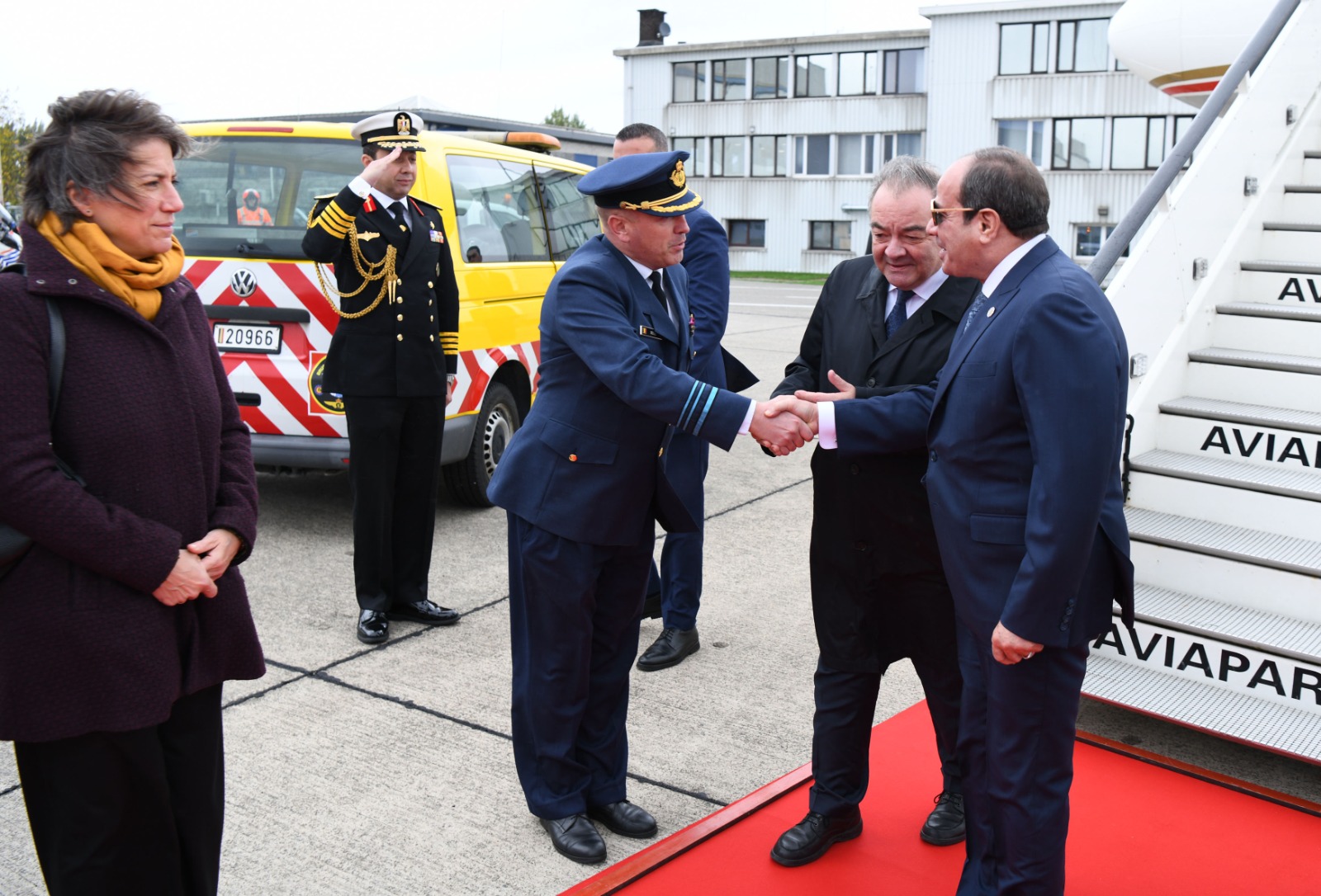 السيسي يصل بروكسل للمشاركة في القمة المصرية الأوروبية.. فيديو وصور