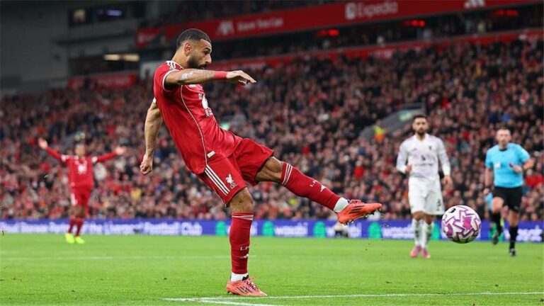 أسطورة ليفربول عن تراجع محمد صلاح: نسيت أنه يلعب في بعض المباريات