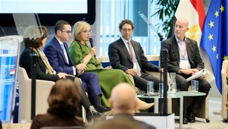 بقيمة 32.2 مليار يورو.. الاتحاد الأوروبي الشريك التجاري والاستثماري الأول لمصر في 2024 بقيمة 32.2 مليار يورو.. الاتحاد الأوروبي الشريك التجاري والاستثماري الأول لمصر في 2024