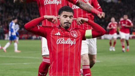 نوتنجهام فورست يعبر بورتو بالدوري الأوروبي