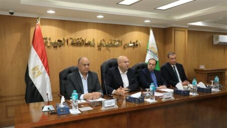 الشهابي يناقش موقف مشروعات الصرف الصحي ببشتيل وحضر الجيزة الشهابي يناقش موقف مشروعات الصرف الصحي ببشتيل وحضر الجيزة