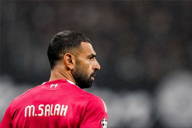 سكولز منتقدًا محمد صلاح: قد يكون أسوأ أفضل لاعب كرة قدم في العالم سكولز منتقدًا محمد صلاح: قد يكون أسوأ أفضل لاعب كرة قدم في العالم