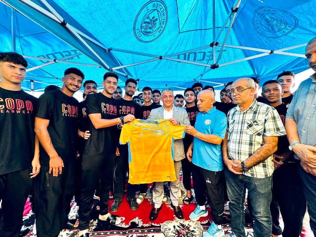 محافظ الإسماعيلية يلتقي لاعبي الدراويش لدعمهم قبل لقاء فاركو (صور)