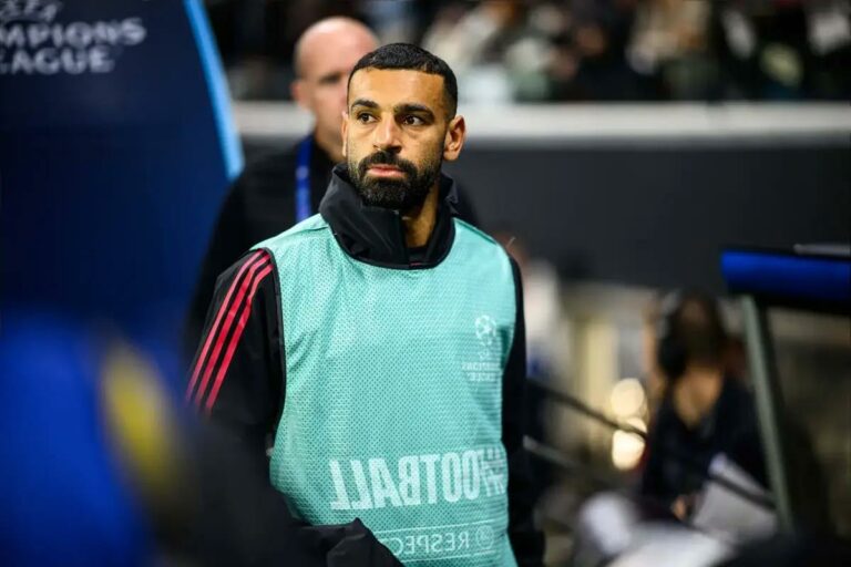 جارديان: كريستال بالاس قد يؤثر على قرار سلوت بشأن محمد صلاح