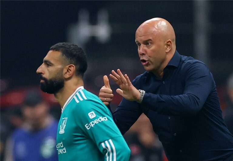 جماهير ليفربول تنقلب على محمد صلاح وتتوجه بطلب إلى سلوت