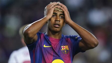 ماركا: لامين يامال يثير القلق في برشلونة