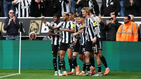 جوردون يقود نيوكاسل أمام فولهام بالدوري الإنجليزي