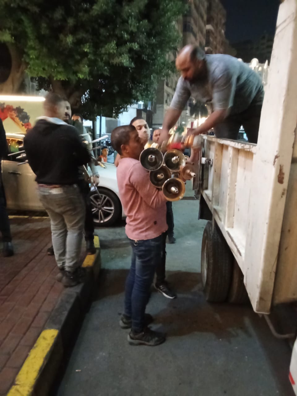 بالصور.. حملات مكبرة بحي العجوزة لرفع الإشغالات وتحقيق الانضباط بالشارع العام