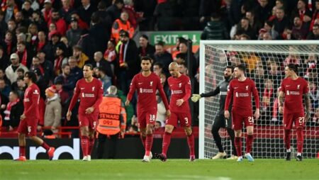 برينتفورد يصعق ليفربول بثلاثية مثيرة ويوقف انتفاضة الريدز في الدوري الانجليزي