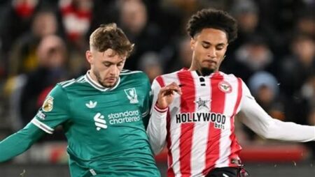 حكمان بمباراة واحدة.. تأخر انطلاقة الشوط الثاني لمباراة ليفربول حكمان بمباراة واحدة.. تأخر انطلاقة الشوط الثاني لمباراة ليفربول