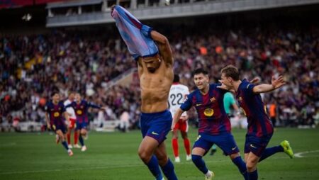 كلاسيكو الأرض.. راشفورد ويامال يقودان برشلونة لمواجهة ريال مدريد كلاسيكو الأرض.. راشفورد ويامال يقودان برشلونة لمواجهة ريال مدريد