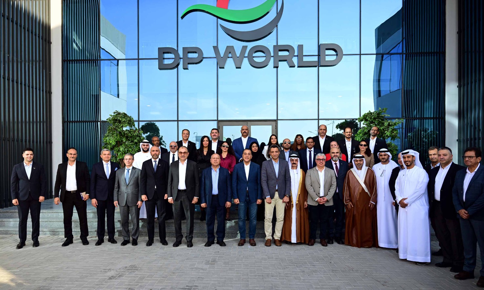 باستثمارات 85 مليون دولار.. رئيس الوزراء يفتتح مستودع موانئ دبي العالمية