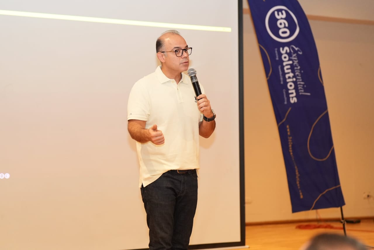 توفير بيئة عمل إيجابية حجر الأساس في تطوير الأداء المؤسسي