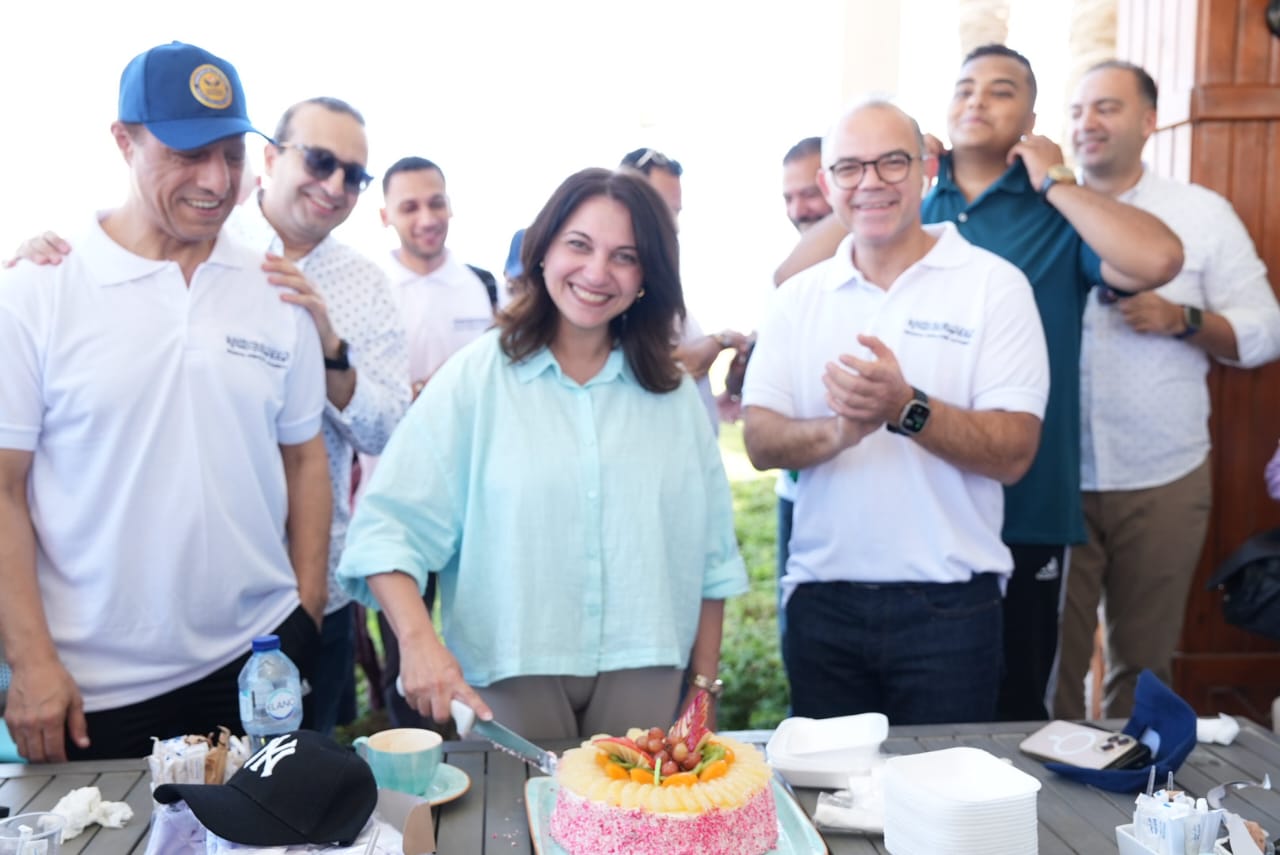 توفير بيئة عمل إيجابية حجر الأساس في تطوير الأداء المؤسسي