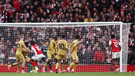 فيديو | آرسنال يتخطى كريستال بالاس ويحتفظ بصدارة الدوري الإنجليزي