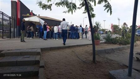بسبب الحد الأدني للأجور.. وقفات اجتجاجية واعتصام العمال والموظفين في فروع النادي الأهلي