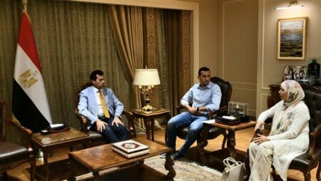 لمتابعة الاستعدادات للأولمبياد.. وزير الرياضة يلتقي أحمد الجندي