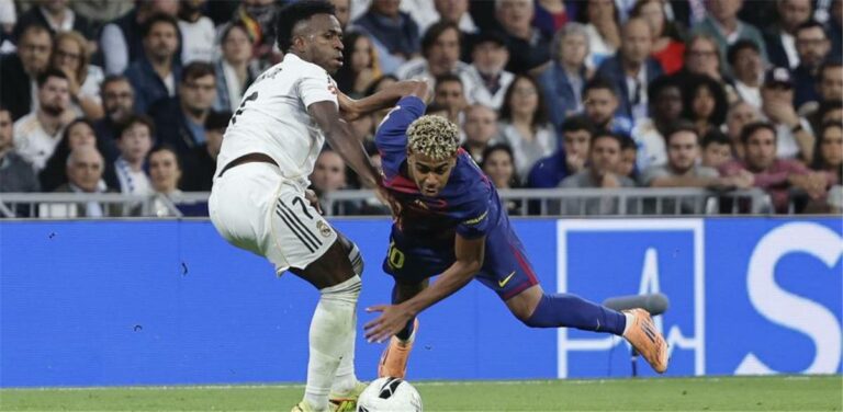 لاعب منتخب إسبانيا السابق منتقدًا فينيسيوس: لم يعد طفلًا.. ويامال مُعرّض للخطر لاعب منتخب إسبانيا السابق منتقدًا فينيسيوس: لم يعد طفلًا.. ويامال مُعرّض للخطر